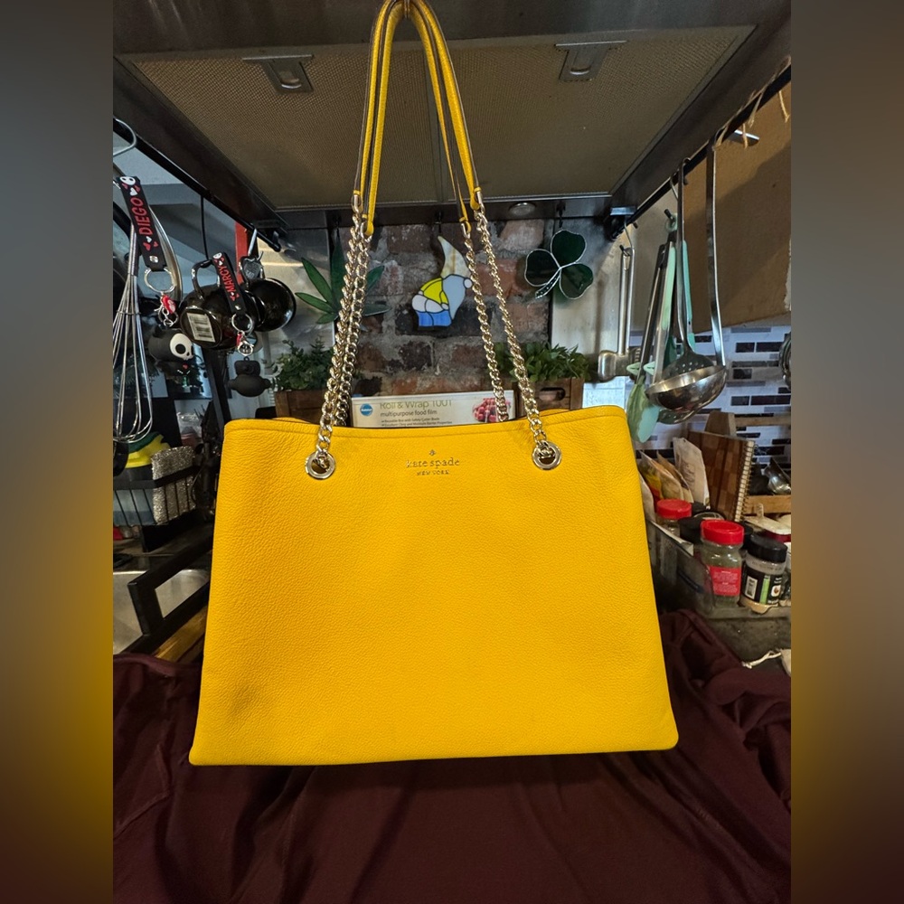 ♠️ KATE SPADE LARGE • 🌻 Sunflower Yellow/Gold • Jordyn Chain Tote - Picture 2 of 16
